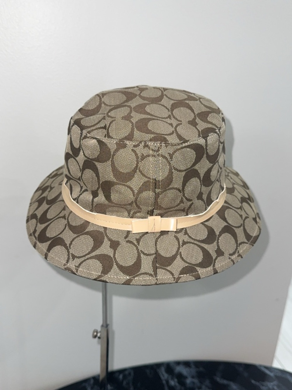 Coach Women’s Monogram Signature Bow Bucket Hat in Brown Beige Trim AUTHENTIC - Picture 5 of 10